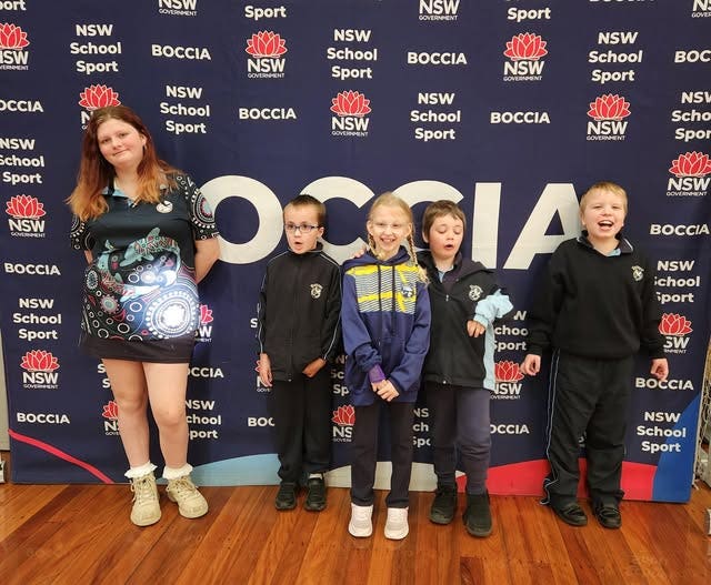 5 students bon winners podium